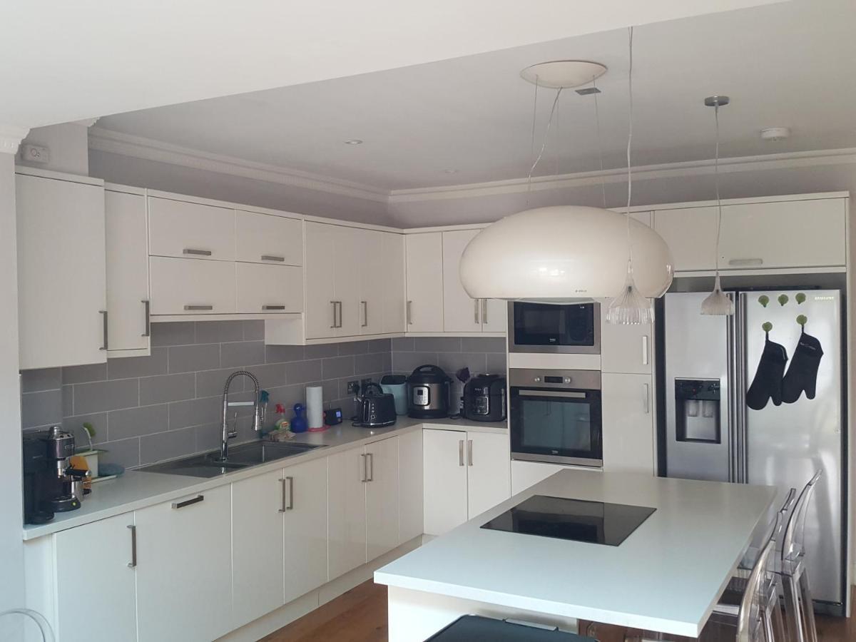 Family Home With Easy Commute To London! Croydon Extérieur photo